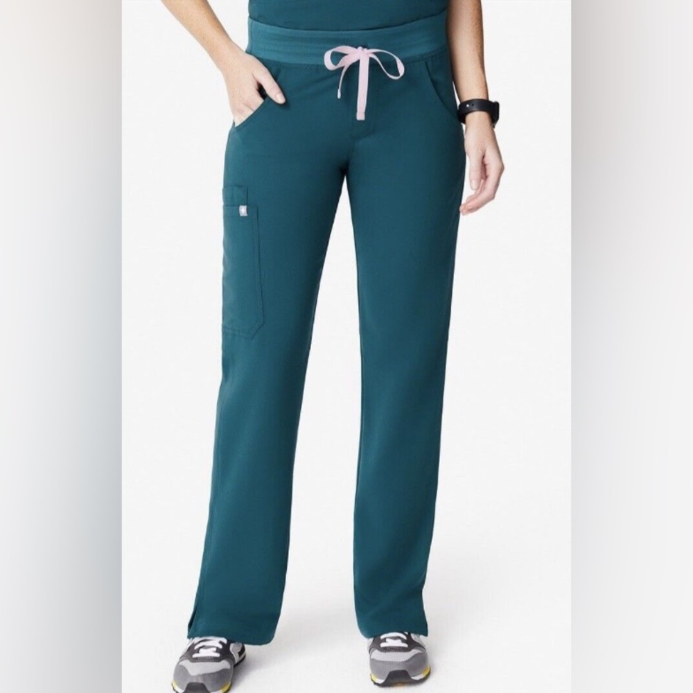 FIGS Kade Cargo Scrub Pants - size M, Caribbean blue (pink drawstring)